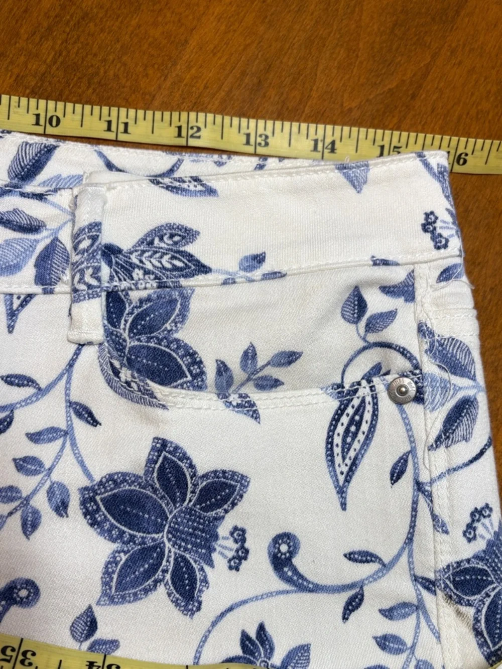 J.Jill Denim White Cropped Pants with Blue Floral Print, 8P - Picture 3 of 8